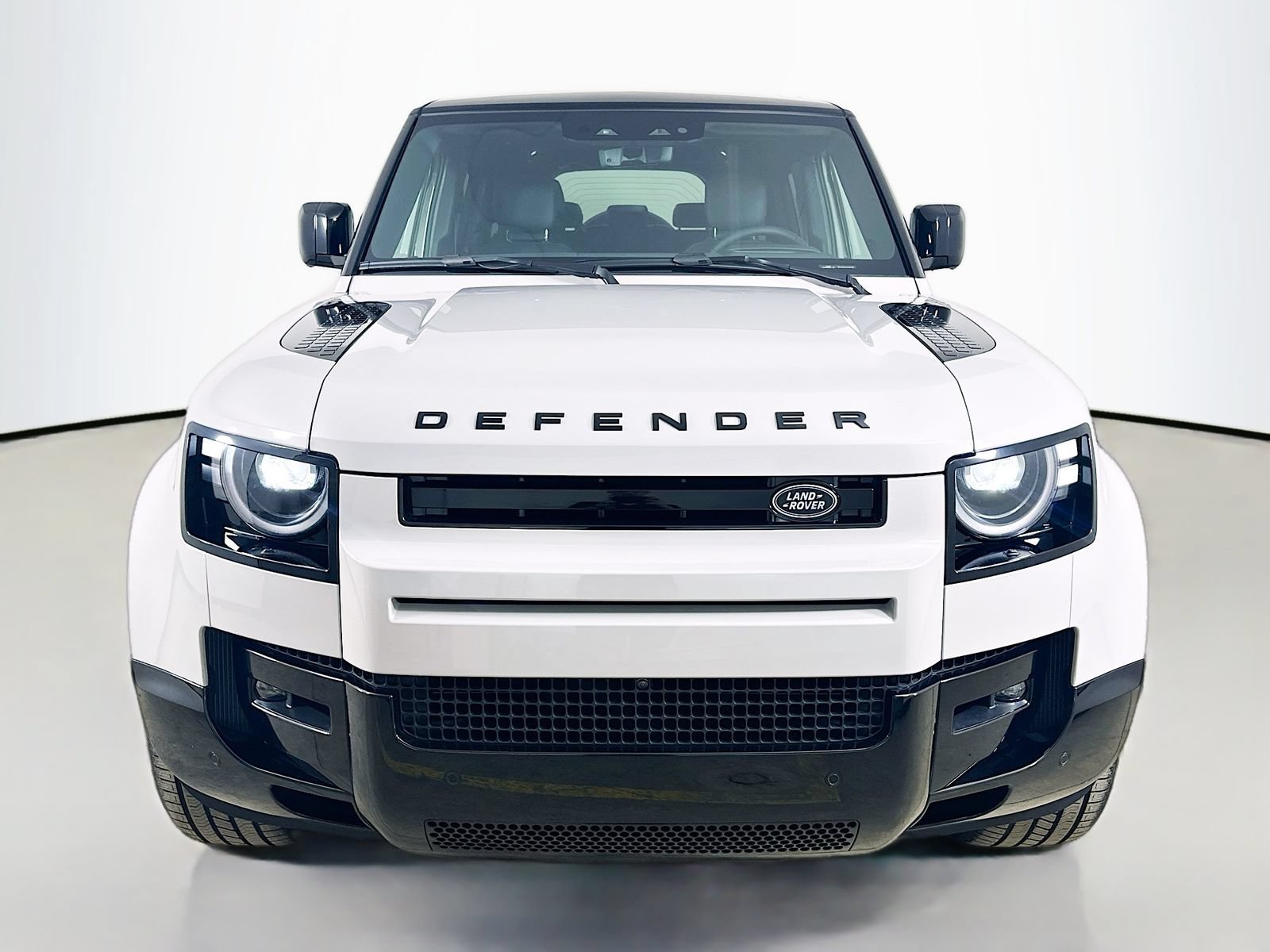 New 2026 Land Rover Defender 130 X-Dynamic SE AWD/4WD image 2