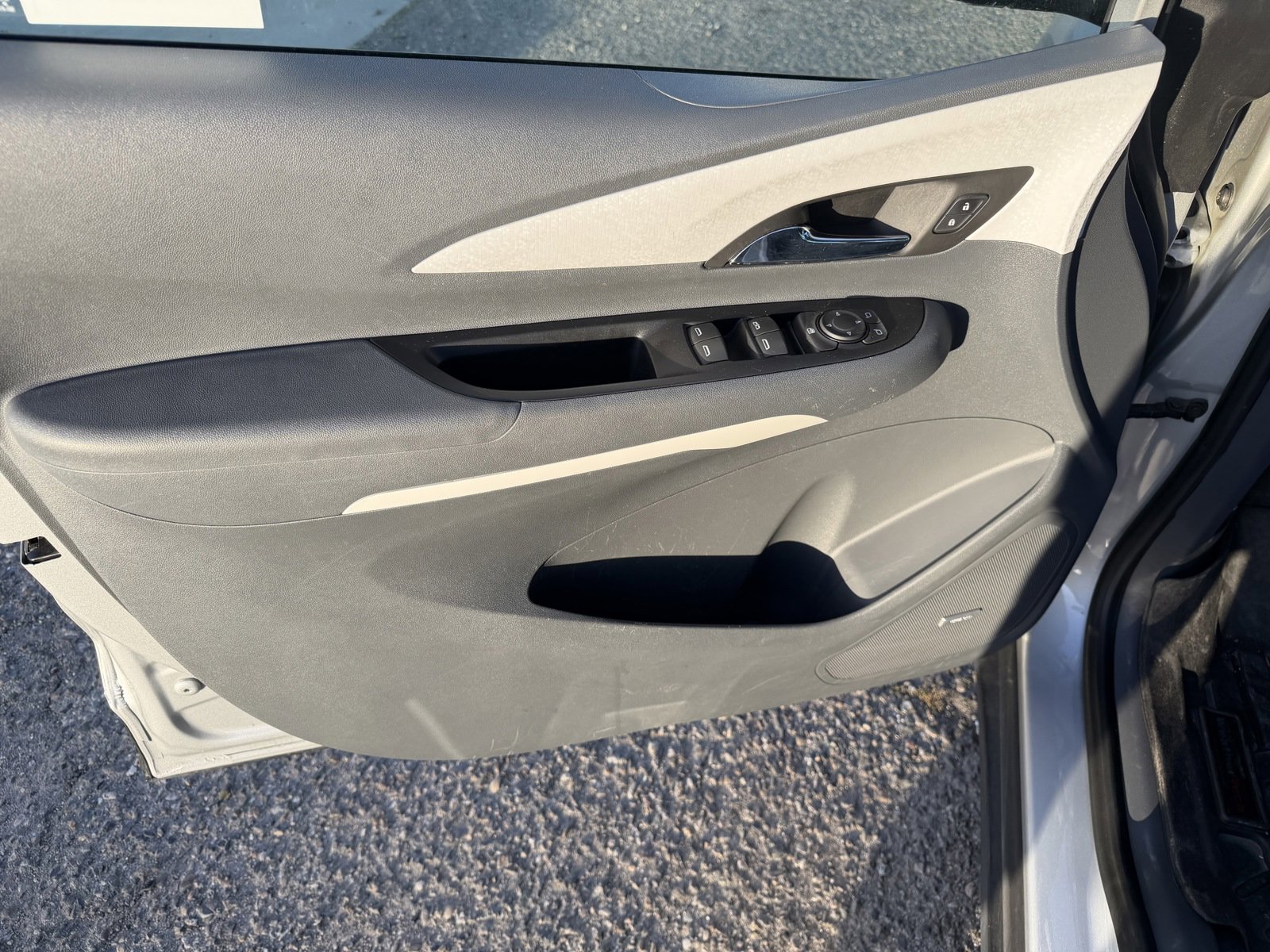 Used 2019 Chevrolet Bolt Premier w/ Infotainment Package image 12