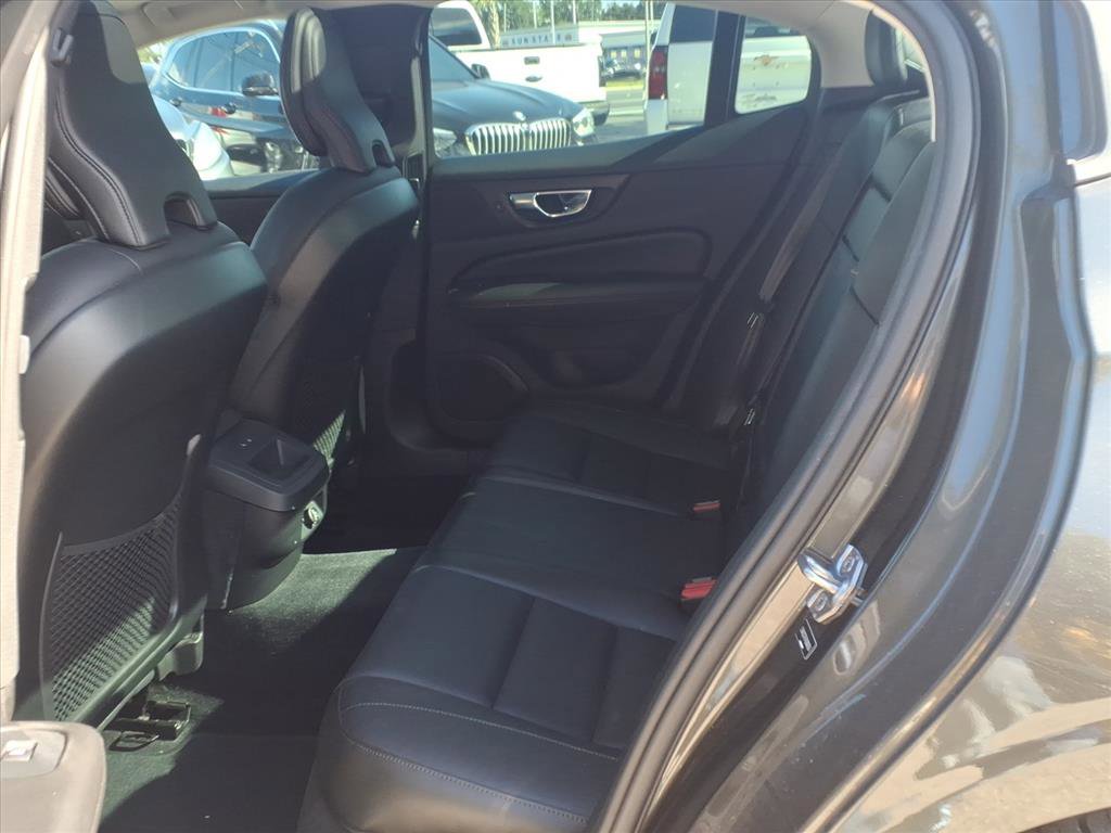 Used 2019 Volvo S60 T6 Momentum w/ Premium Package image 16