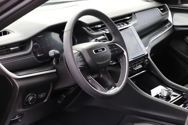 Used 2023 Jeep Grand Cherokee L Laredo AWD/4WD image 10