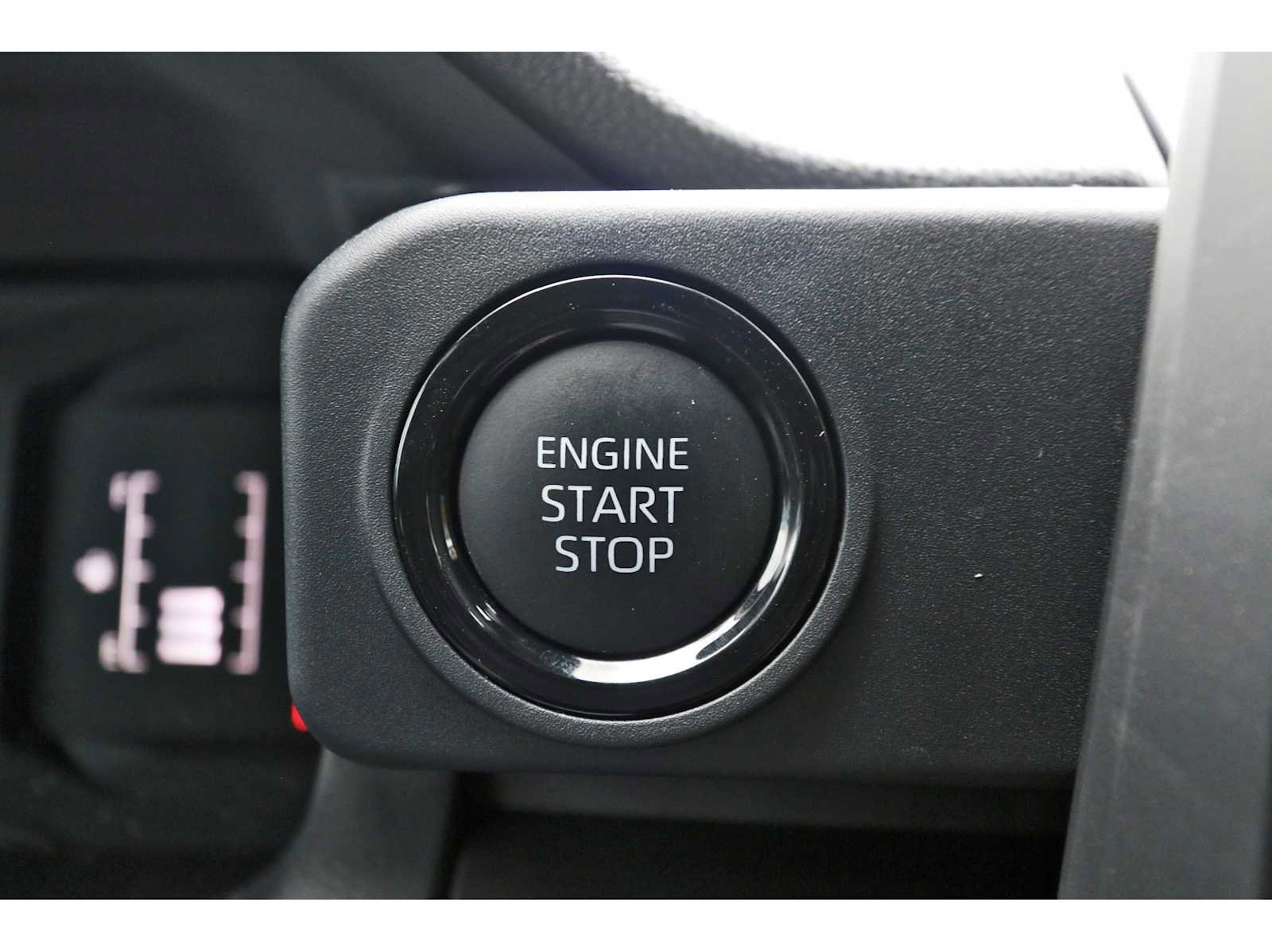 Used 2025 Toyota Tacoma SR image 26