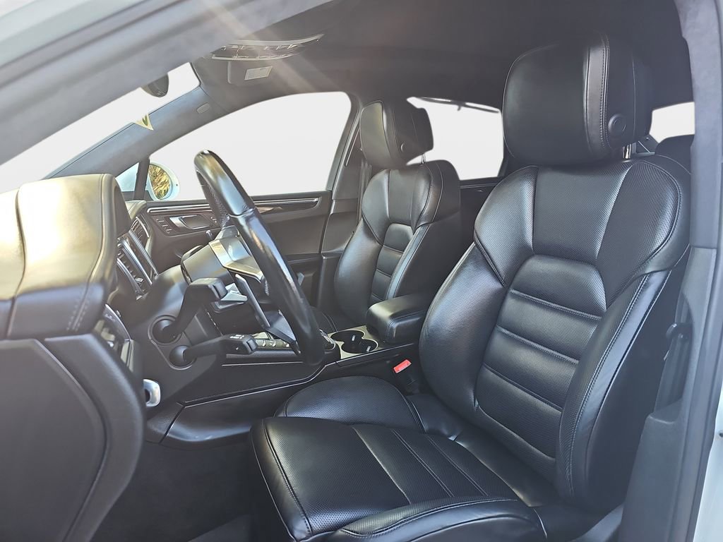Used 2017 Porsche Macan Turbo AWD/4WD image 18