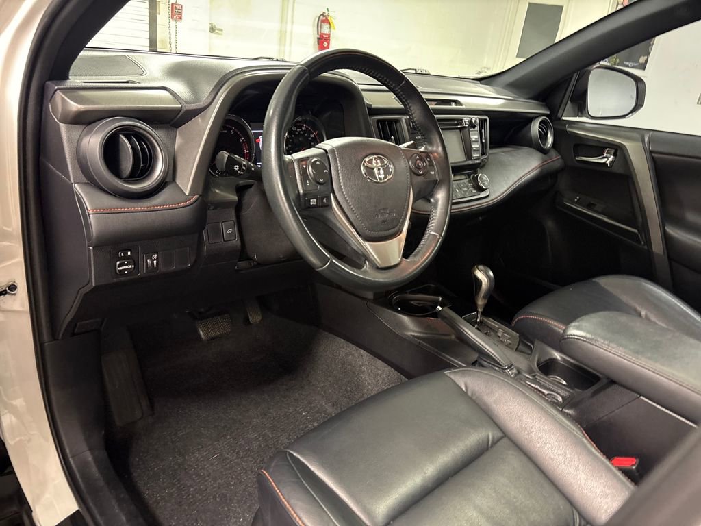 Used 2016 Toyota RAV4 SE image 25