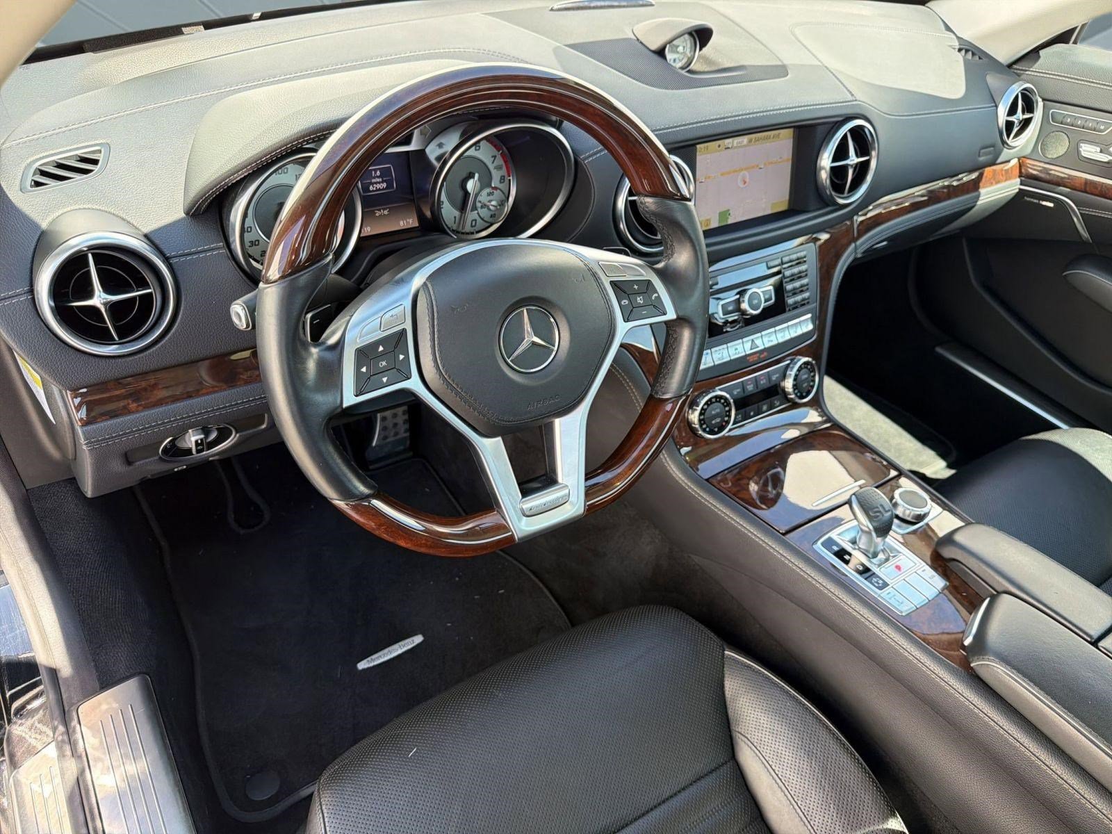 Used 2013 Mercedes-Benz SL 550 w/ Premium Pkg image 4