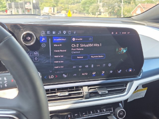 Certified 2024 Chevrolet Equinox EV LT w/ LPO, Blackout Package FWD image 30