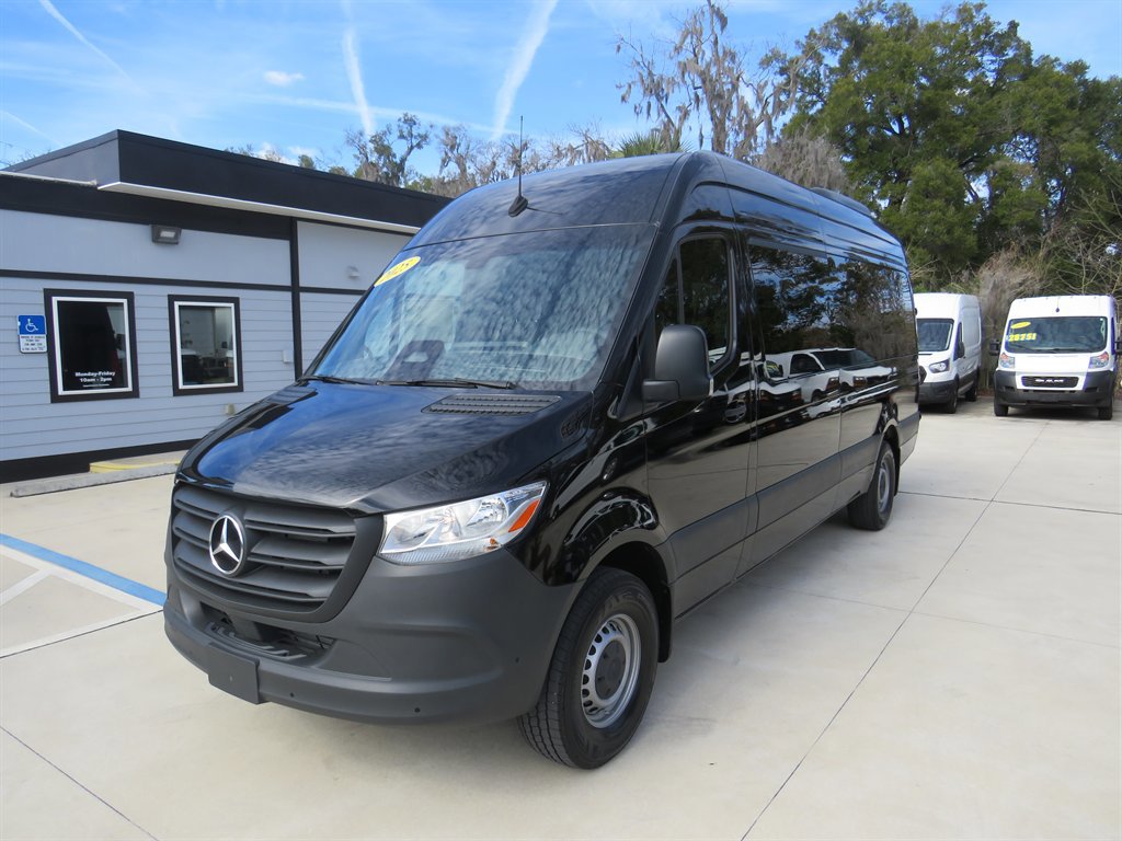 Used 2025 Mercedes-Benz Sprinter 2500 image 3