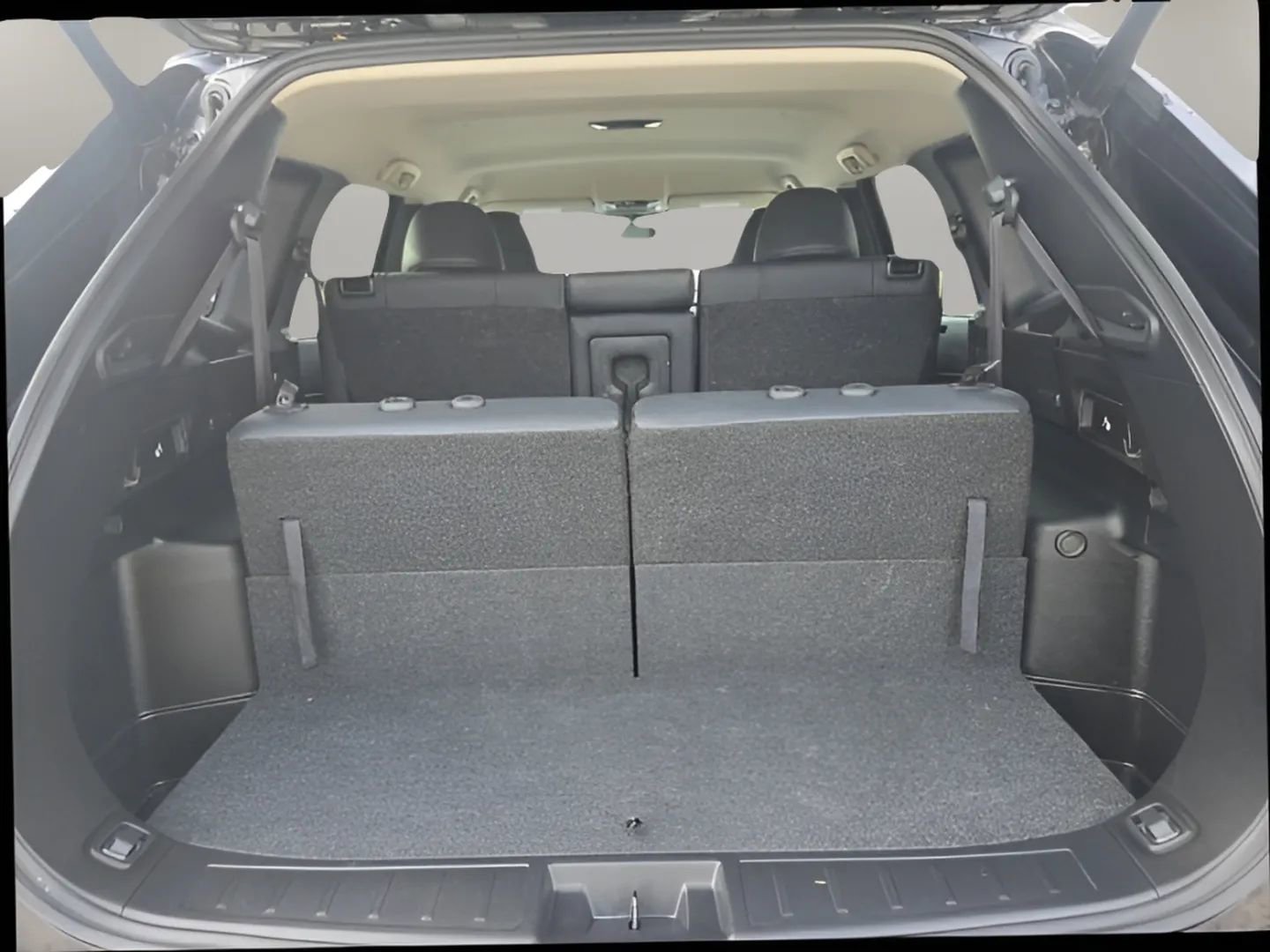 Used 2025 Mitsubishi Outlander SE image 18