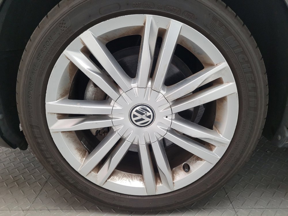 Used 2016 Volkswagen Golf Limited Edition image 31