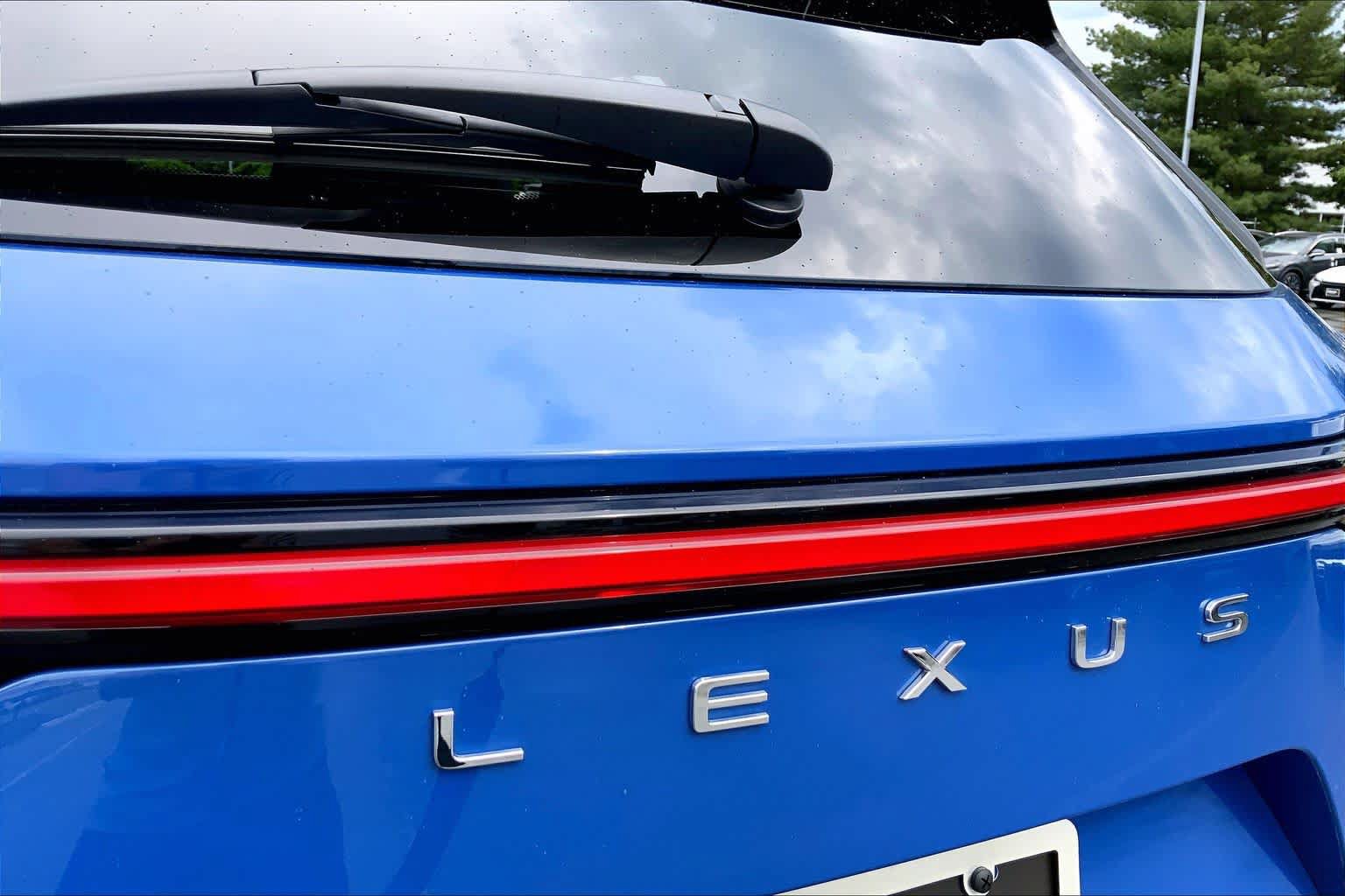 Certified 2025 Lexus NX 450h+ AWD w/ Accessory Package (2T) image 31