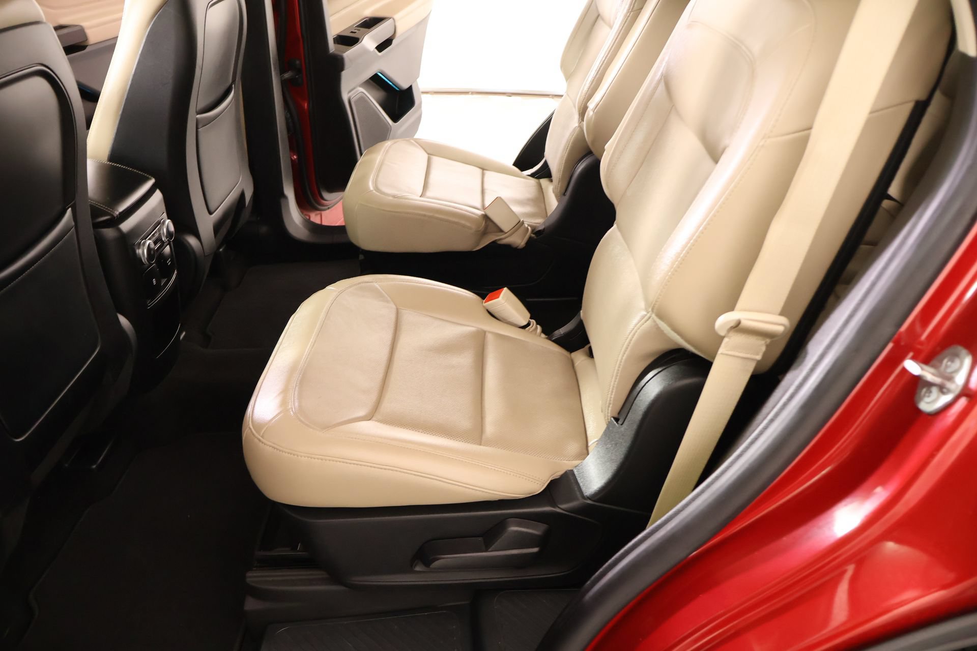 Used 2020 Ford Explorer Limited RWD image 13