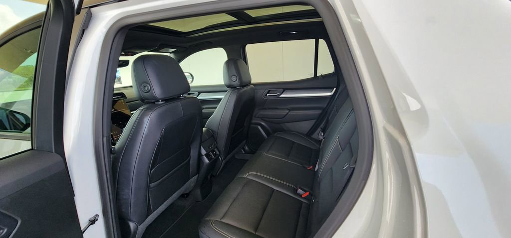 Used 2025 GMC Terrain Elevation w/ Elevation Premium Package image 15