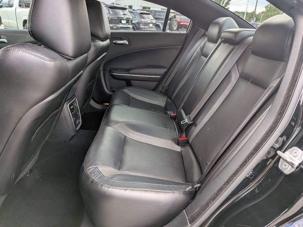 Used 2022 Dodge Charger SXT w/ Leather Interior Group RWD image 12