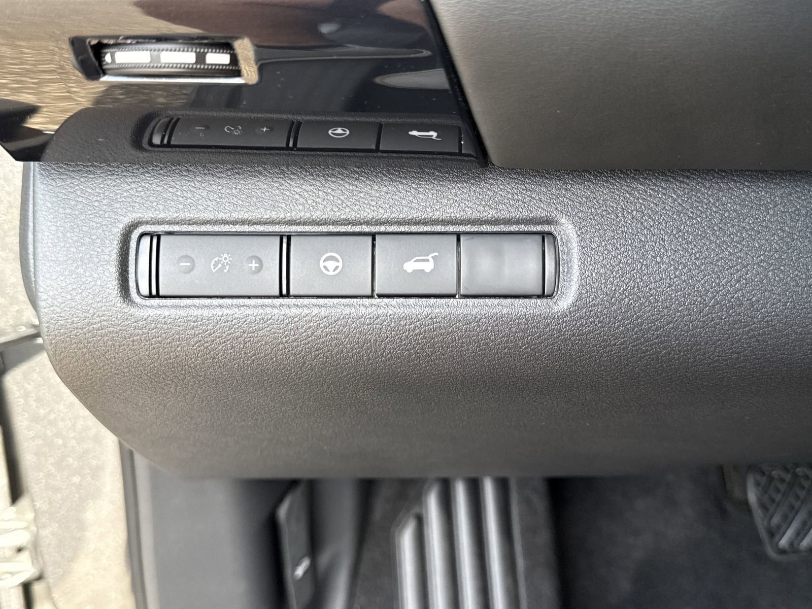 New 2026 Nissan Pathfinder SV w/ SV Premium Package FWD image 13