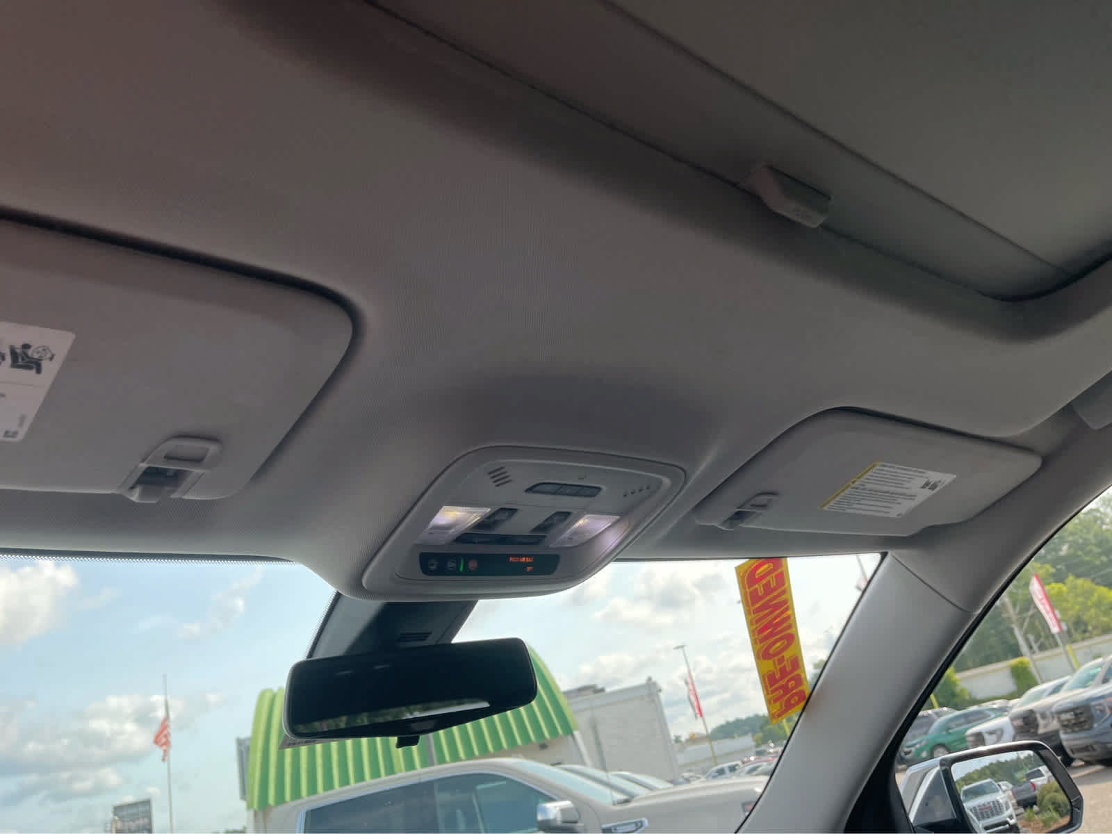 Used 2019 Chevrolet Traverse Premier w/ Driver Confidence II Package FWD image 18