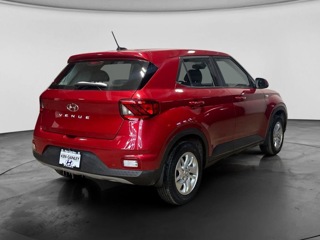 Used 2023 Hyundai Venue SE image 4
