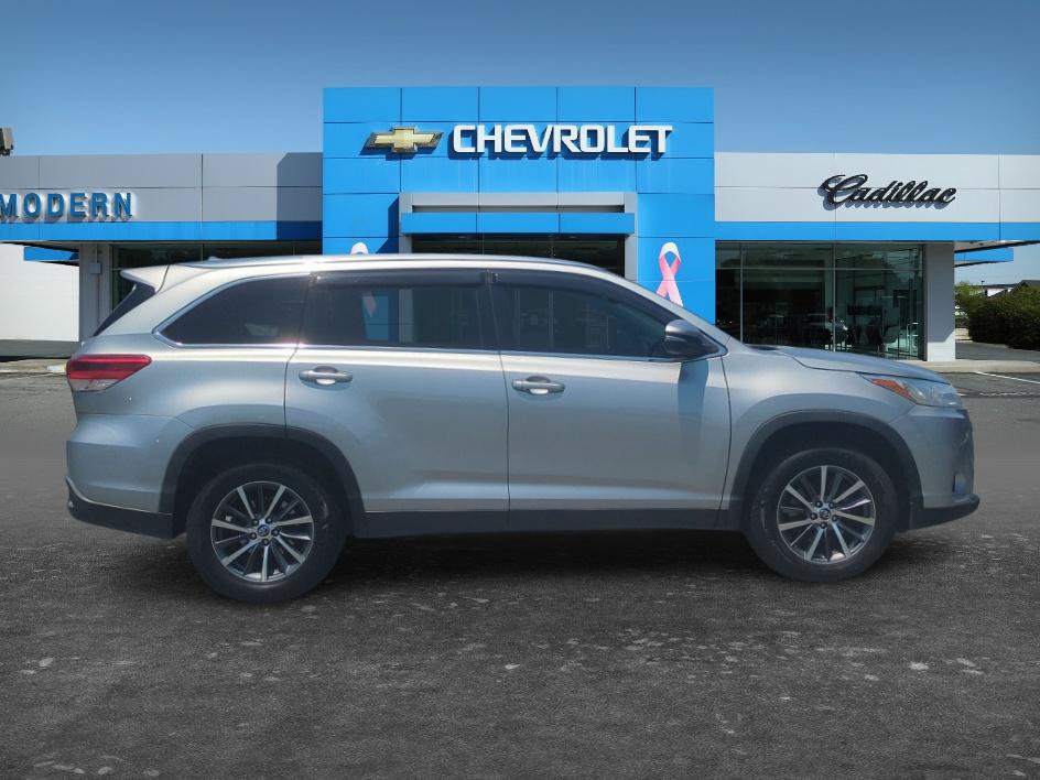 Used 2019 Toyota Highlander XLE FWD image 6