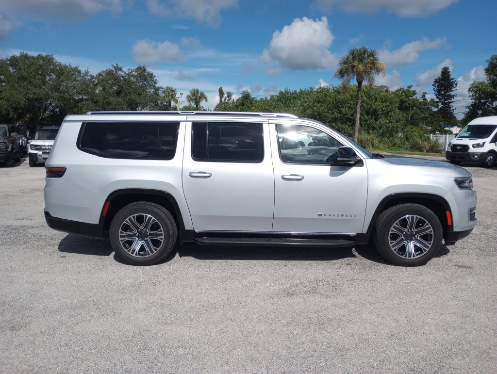Used 2024 Jeep Wagoneer L Series II AWD/4WD image 7