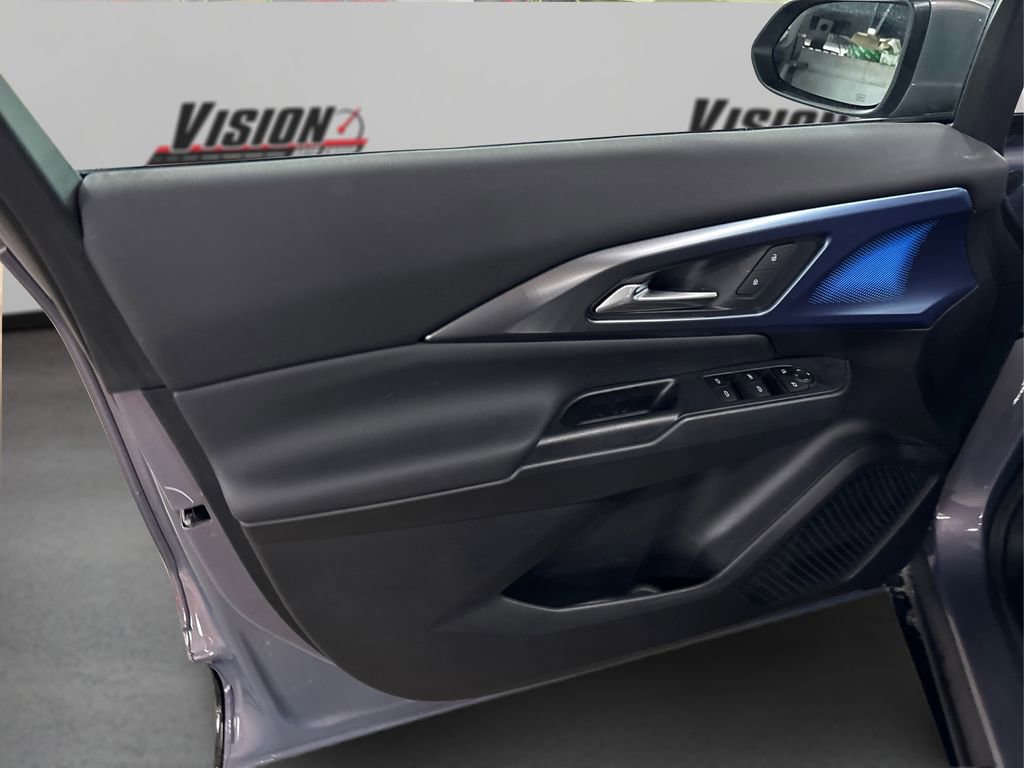 Used 2025 Chevrolet Equinox EV LT image 25