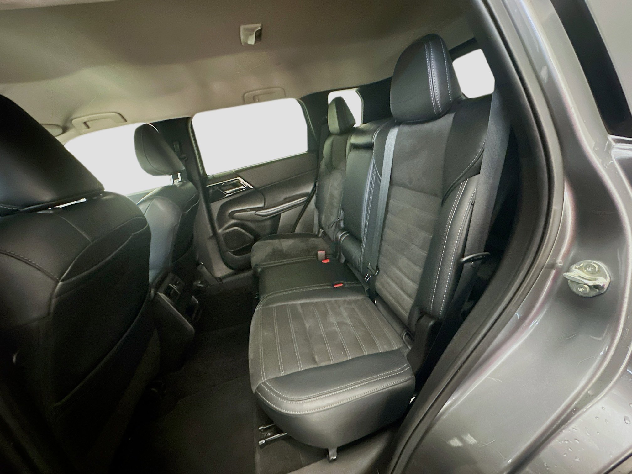 Used 2024 Mitsubishi Outlander SE AWD/4WD image 29