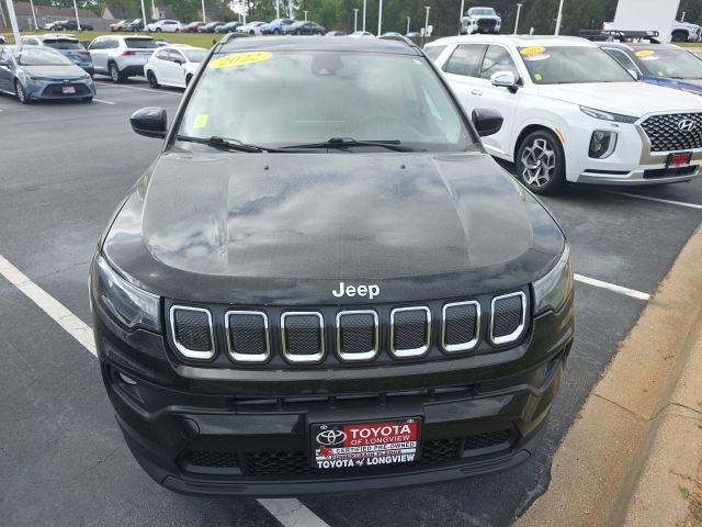 Used 2022 Jeep Compass Latitude image 2