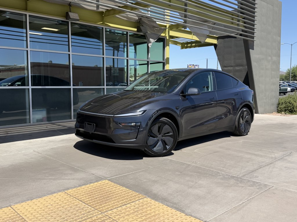 Used 2026 Tesla Model Y Long Range RWD image 1