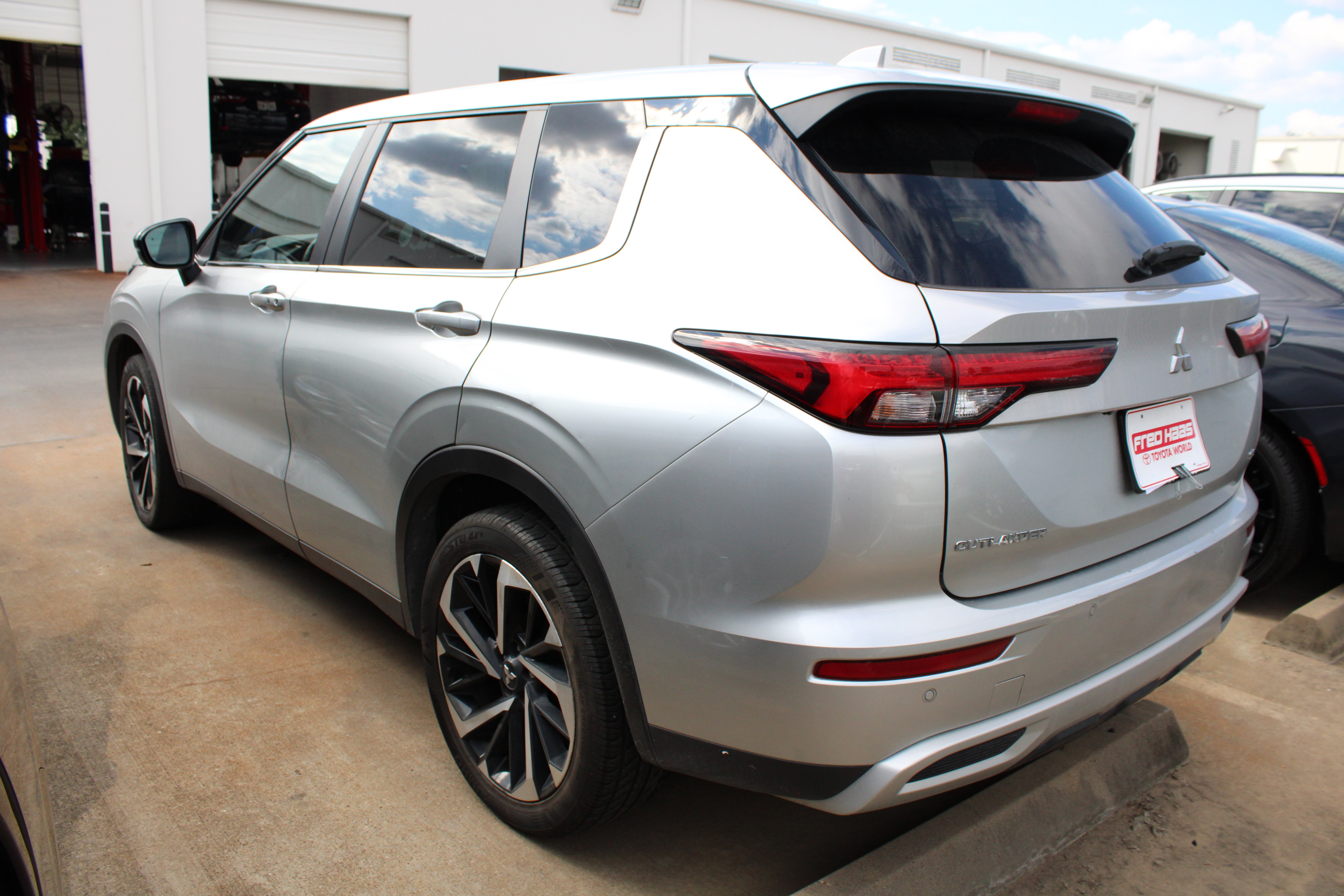 Used 2022 Mitsubishi Outlander SE FWD image 8