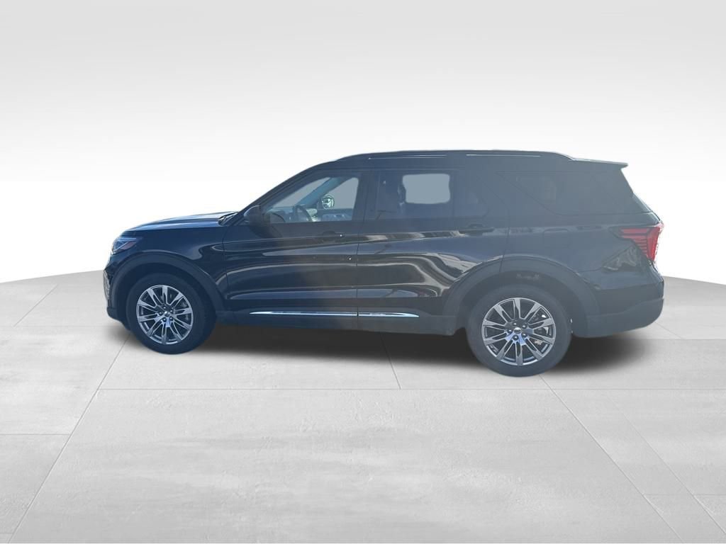 Used 2025 Ford Explorer Active w/ Active Comfort Package image 2