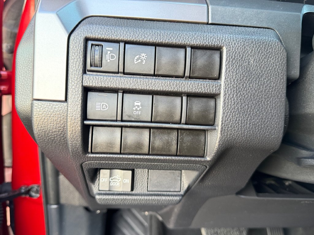 Used 2025 Toyota Tacoma SR5 AWD/4WD image 20