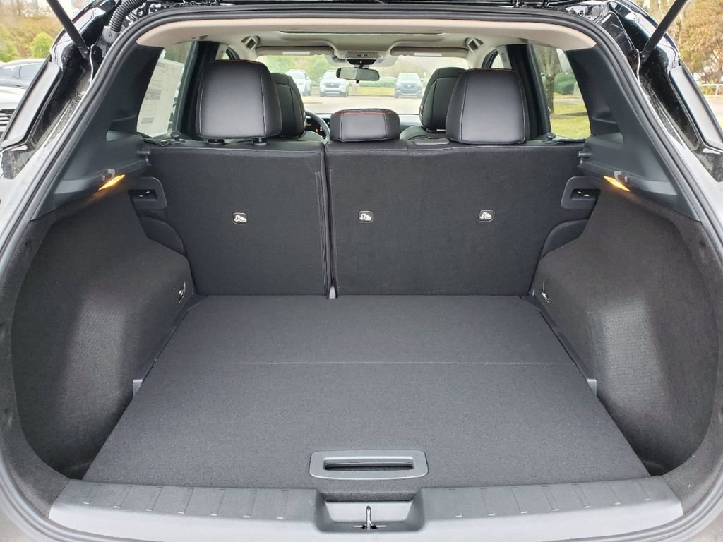 New 2026 Nissan Kicks SR w/ SR Premium Package FWD image 8