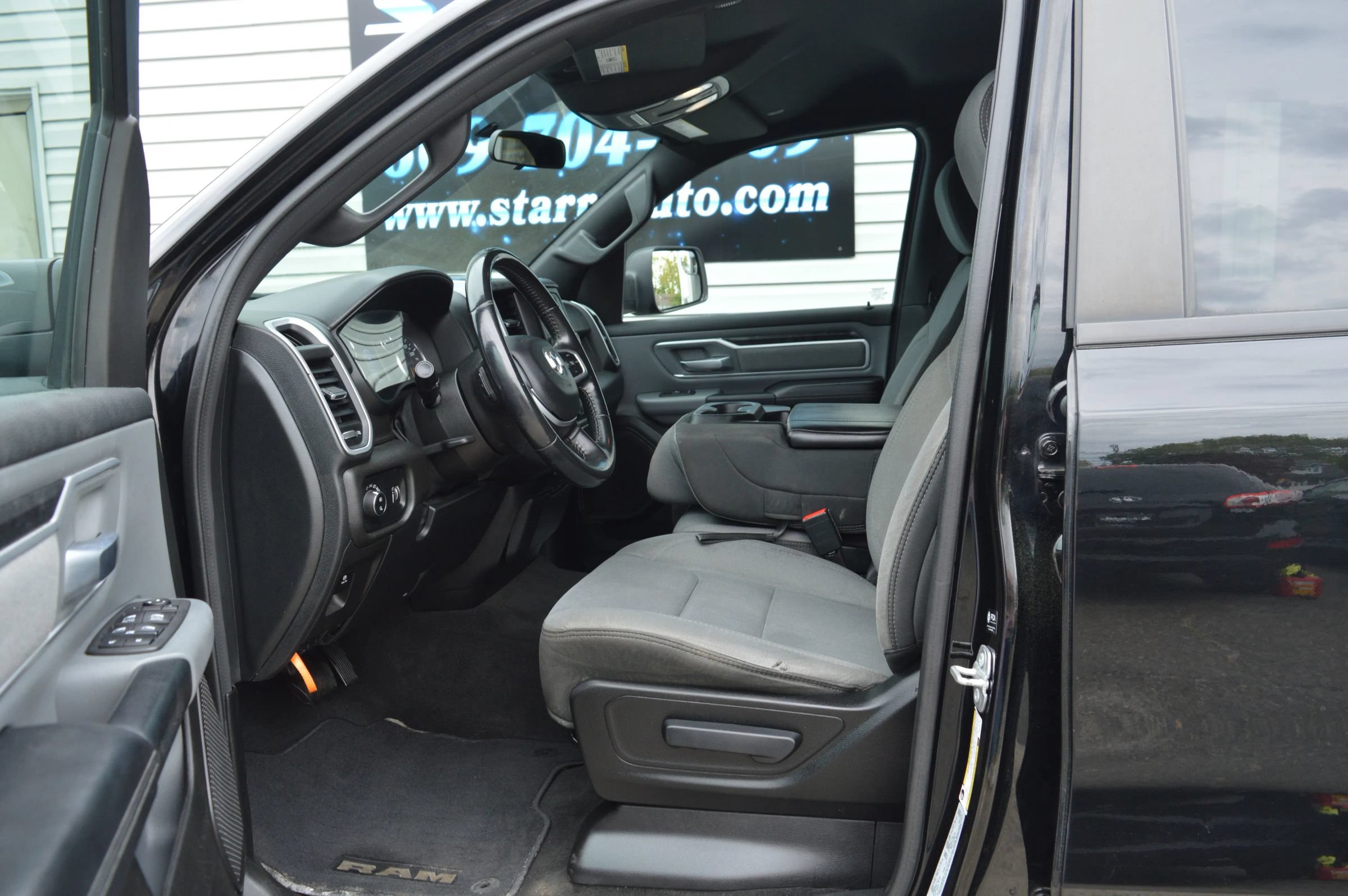 Used 2022 RAM 1500 Big Horn AWD/4WD image 10