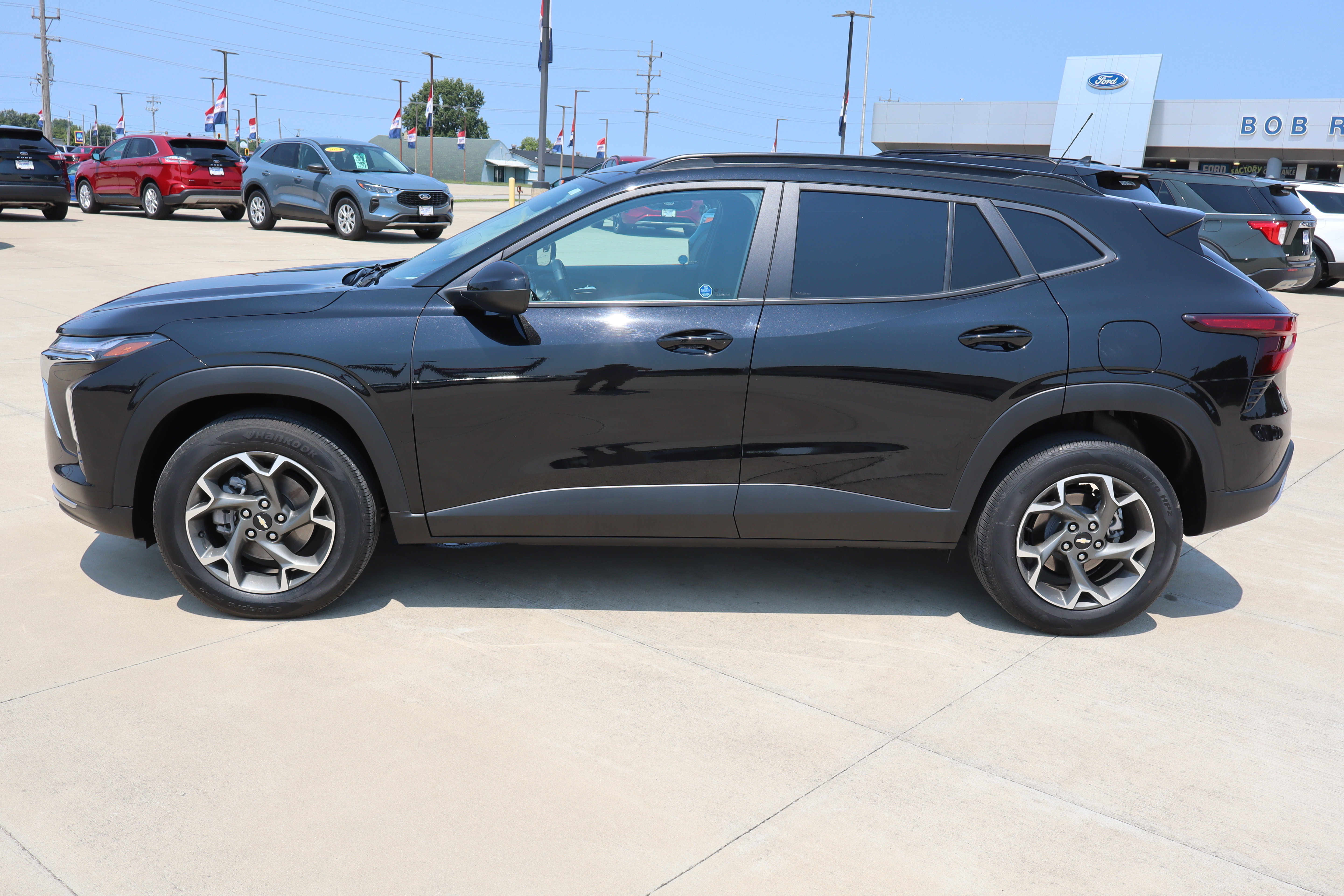Used 2024 Chevrolet Trax LT w/ Driver Confidence Package FWD image 8