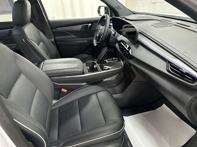 Used 2025 Buick Enclave Sport Touring image 18