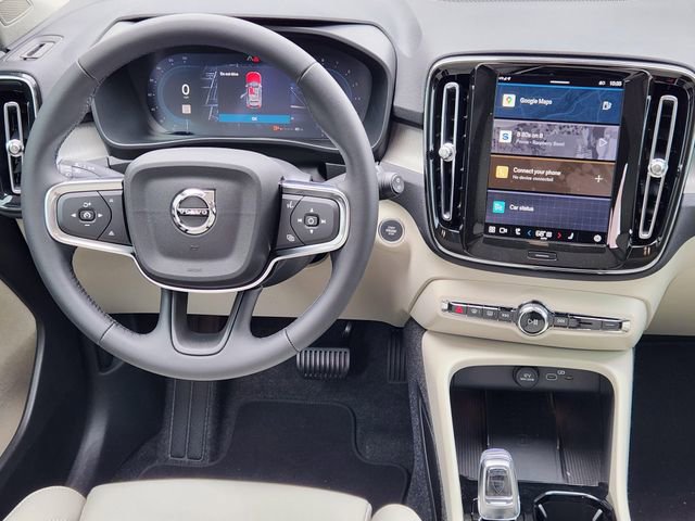 Used 2025 Volvo XC40 B5 Ultra w/ Climate Package image 31