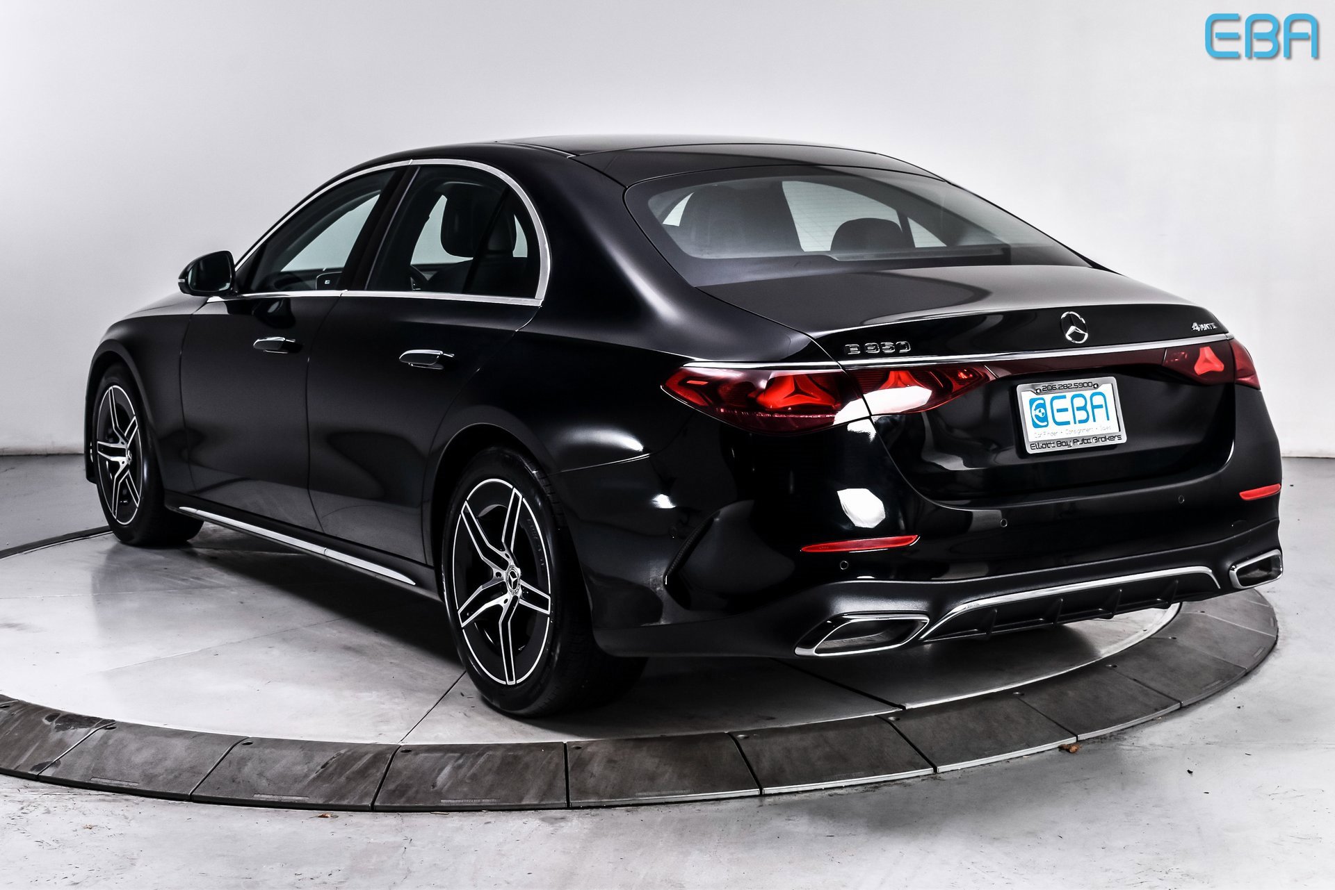 Used 2025 Mercedes-Benz E 350 4MATIC Sedan image 4