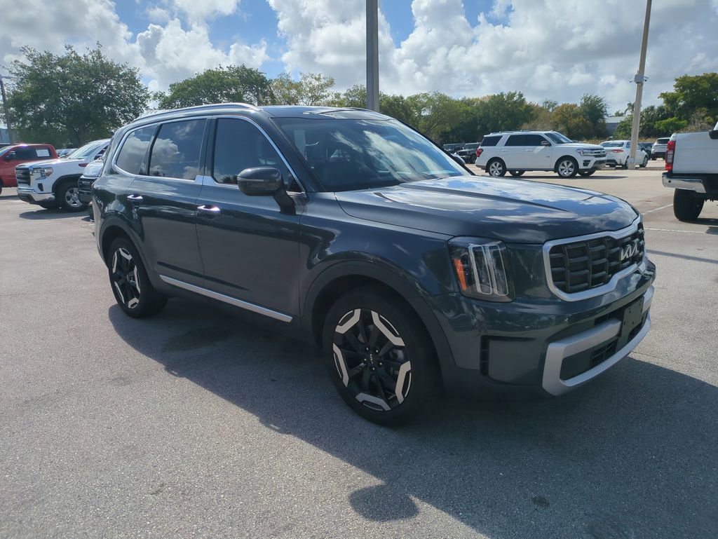 Used 2023 Kia Telluride S w/ S Sunroof Package FWD image 2