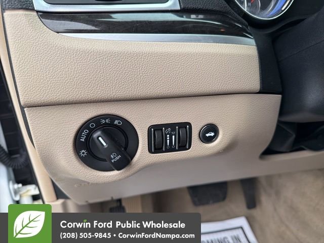 Used 2013 Chrysler 300 AWD w/ Driver Convenience Group image 14