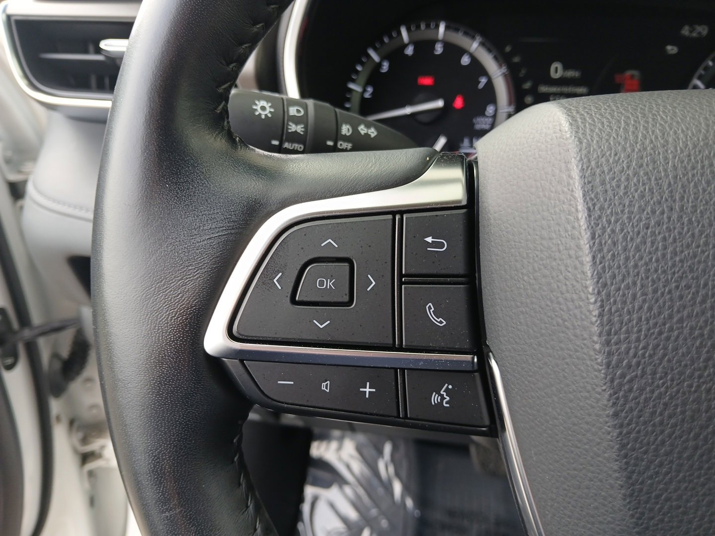 Used 2020 Toyota Highlander Limited image 15