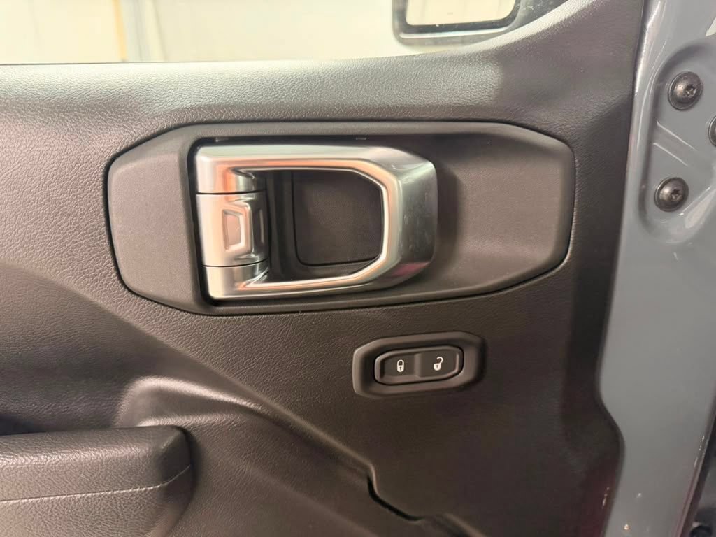 Used 2025 Jeep Wrangler Sport AWD/4WD image 24