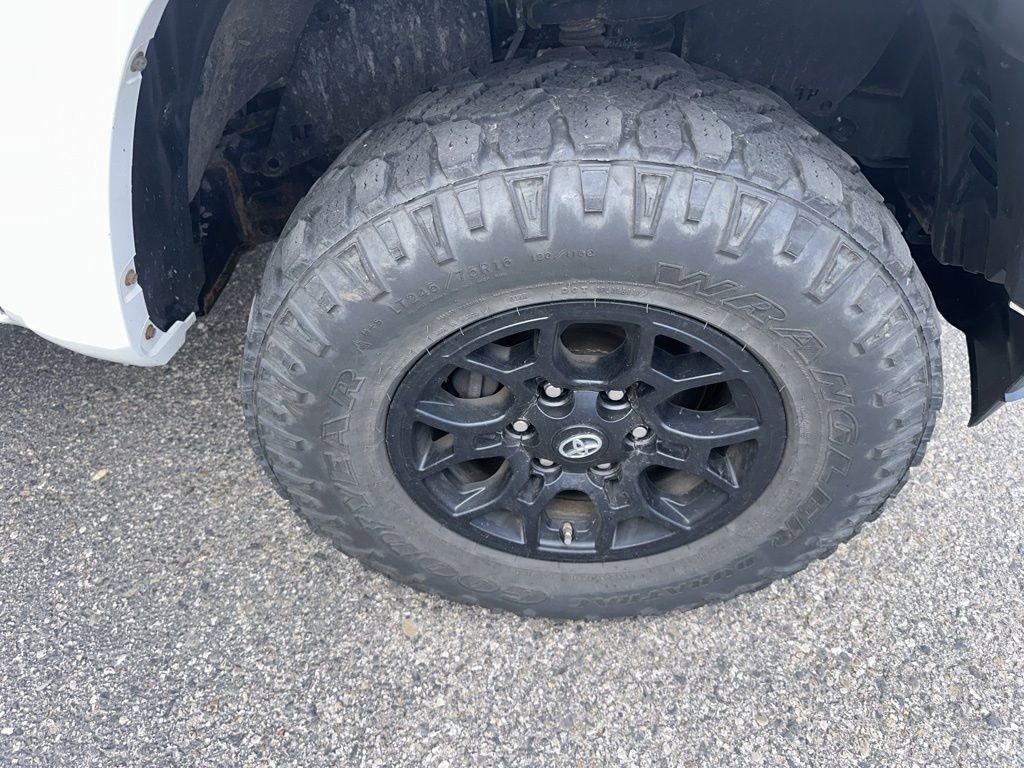 Used 2020 Toyota Tacoma SR5 AWD/4WD image 22