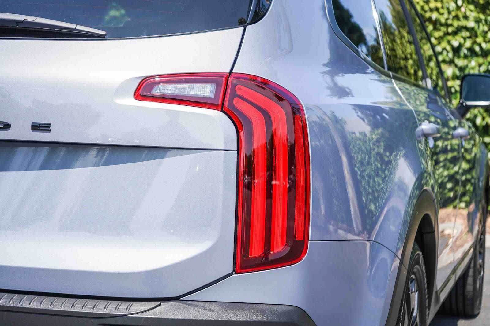 Used 2022 Kia Telluride SX w/ Nightfall Edition Package AWD/4WD image 7