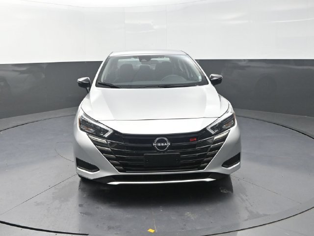 Used 2024 Nissan Versa SR FWD image 2