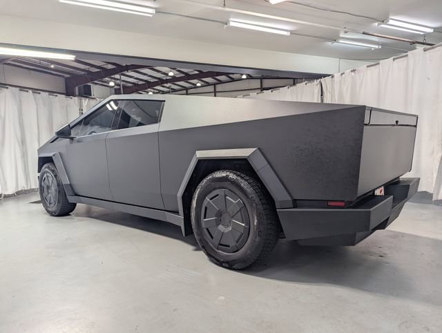 Used 2024 Tesla Cybertruck AWD Crew Cab image 4