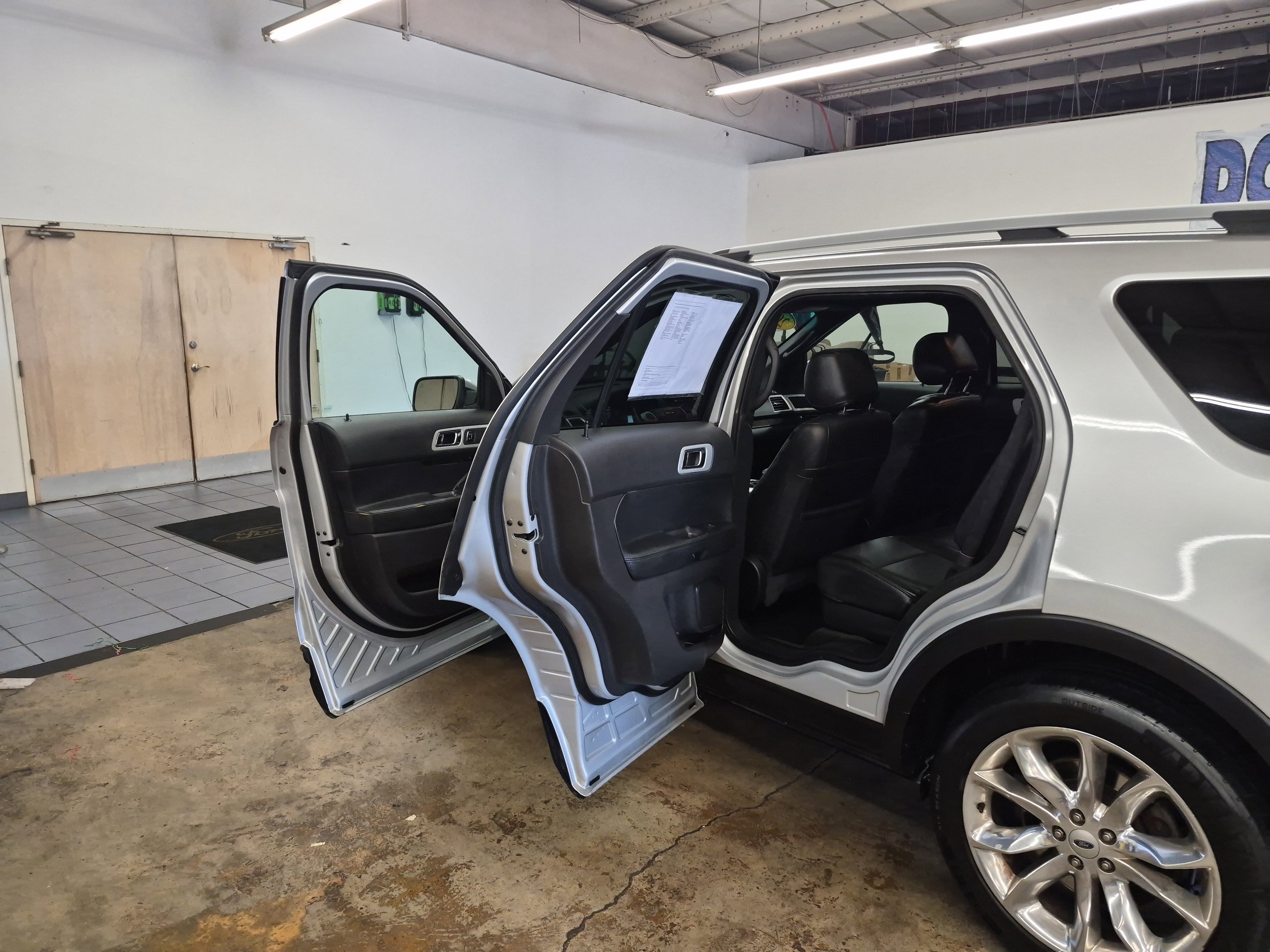 Used 2015 Ford Explorer Limited w/ Equipment Group 301A FWD image 13