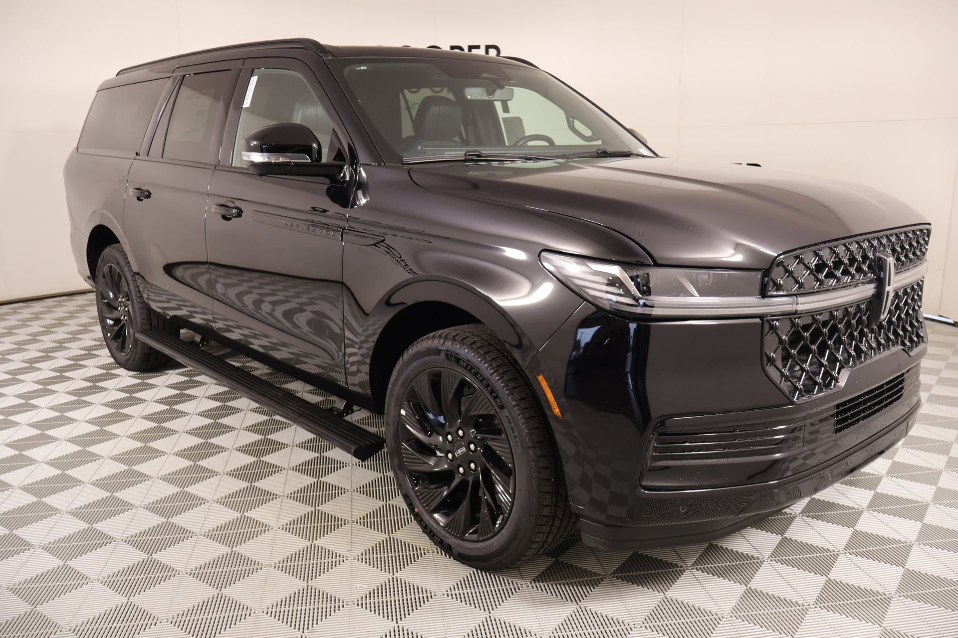 New 2026 Lincoln Navigator L Reserve w/ Jet Appearance Package