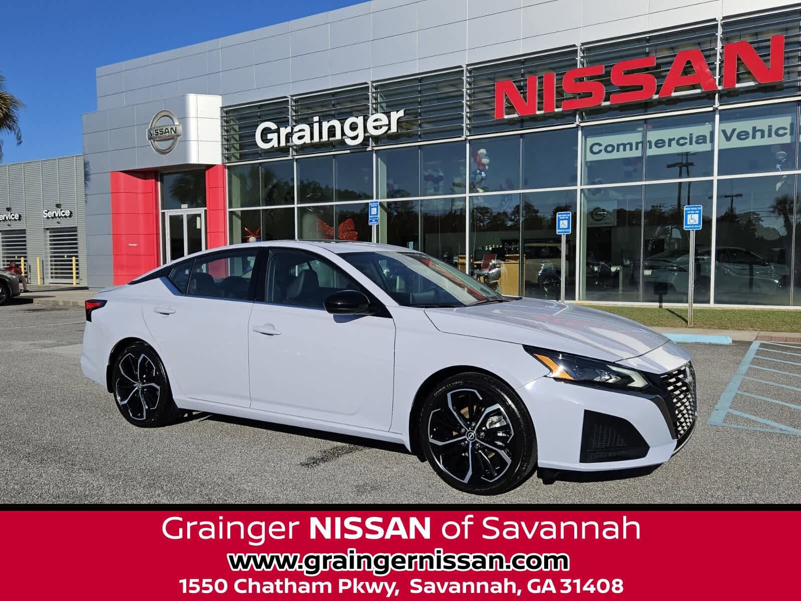 Used 2024 Nissan Altima 2.5 SR w/ SR Premium Package FWD image 1