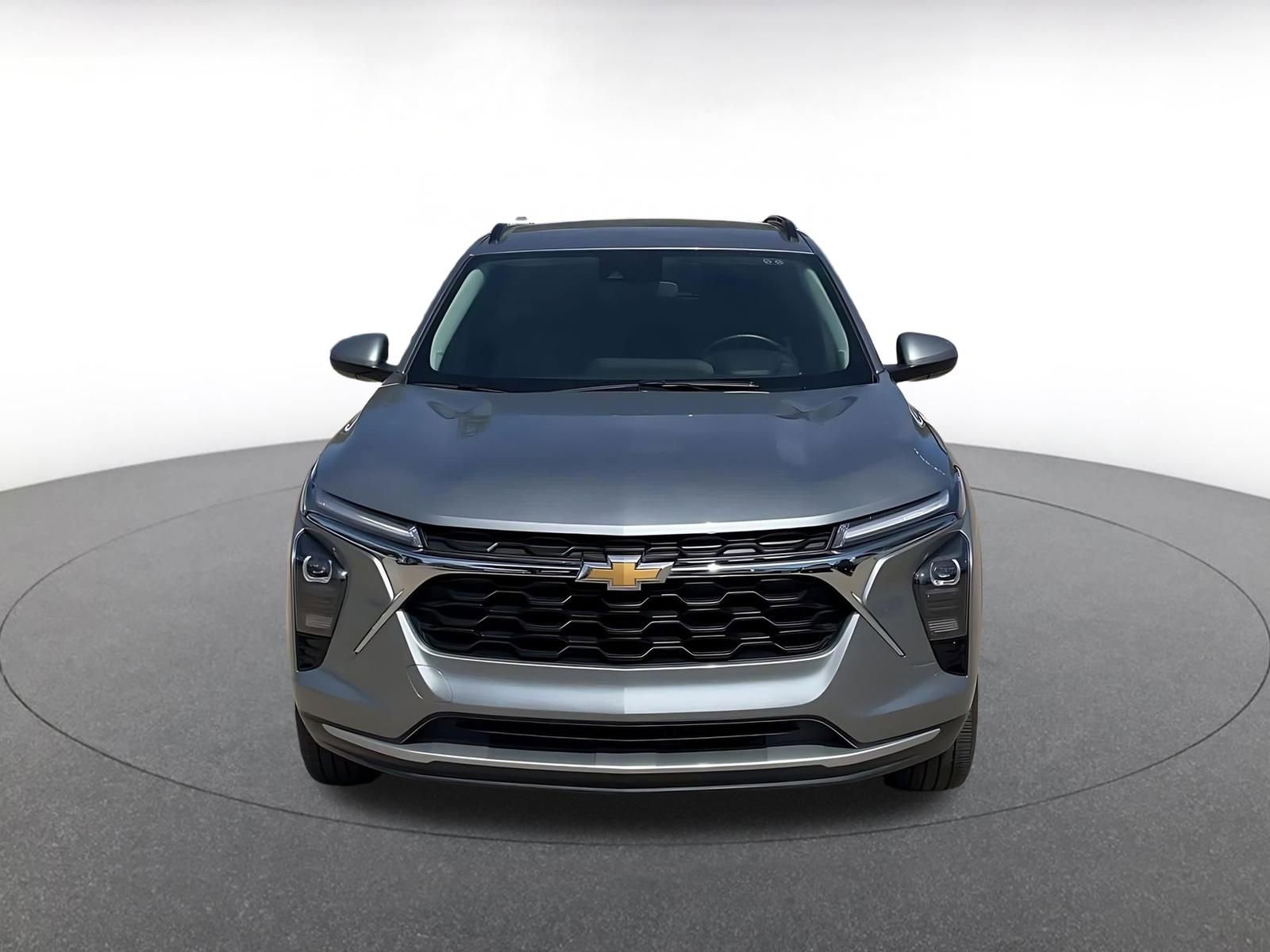 Used 2025 Chevrolet Trax LT w/ LT Convenience Package image 3