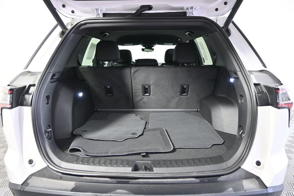 Used 2025 Chevrolet Equinox RS w/ Safety and Technology Package AWD/4WD image 17