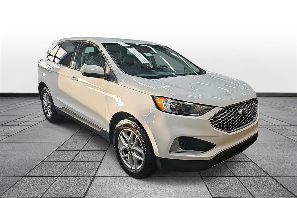 Used 2024 Ford Edge SEL image 3
