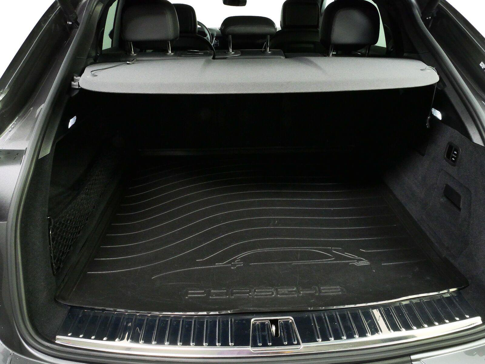 Certified 2024 Porsche Cayenne Coupe AWD/4WD image 32