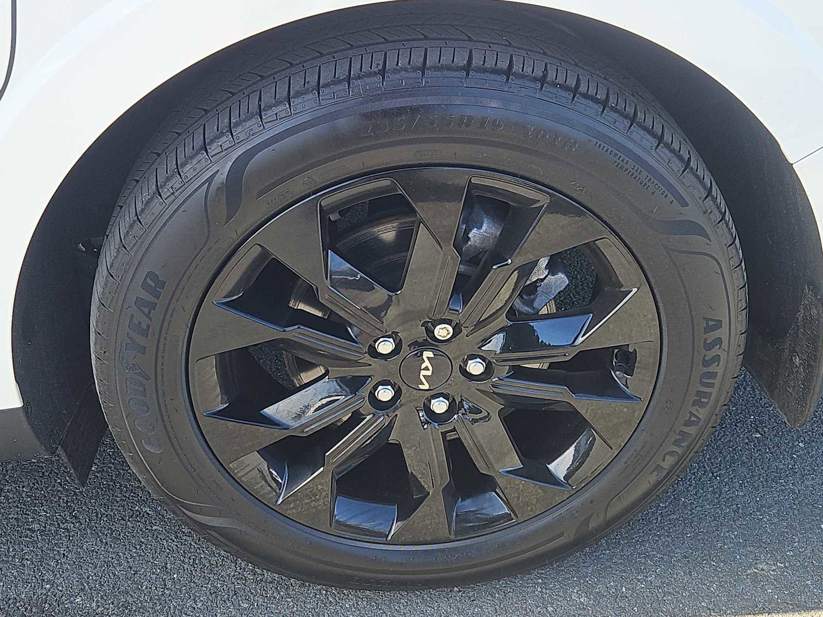 Used 2024 Kia Carnival SX FWD image 8